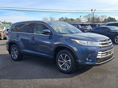 Used 2019 Toyota Highlander XLE w/ Carpet Mat Package (TMS) image 3