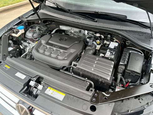 Used 2024 Volkswagen Tiguan SEL R-Line image 23