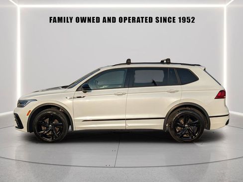 Certified 2023 Volkswagen Tiguan SE R-Line FWD image 2