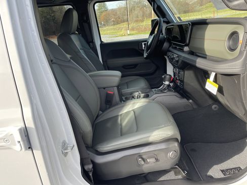 New 2026 Jeep Gladiator Mojave image 16