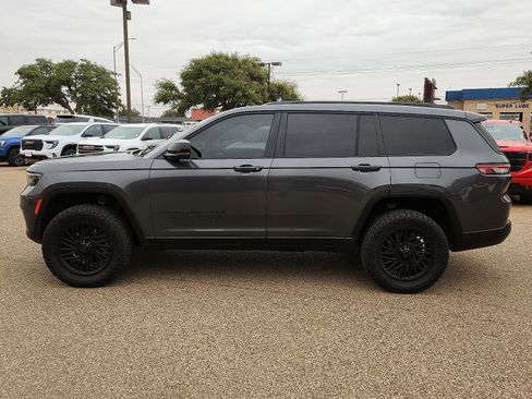 Used 2023 Jeep Grand Cherokee L Laredo AWD/4WD image 2