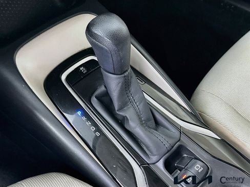 Used 2020 Toyota Corolla LE FWD image 16