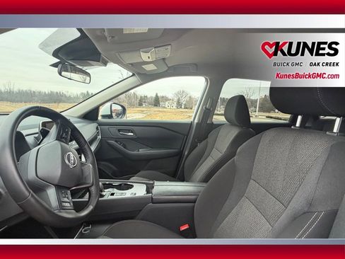 Used 2025 Nissan Rogue SV image 10