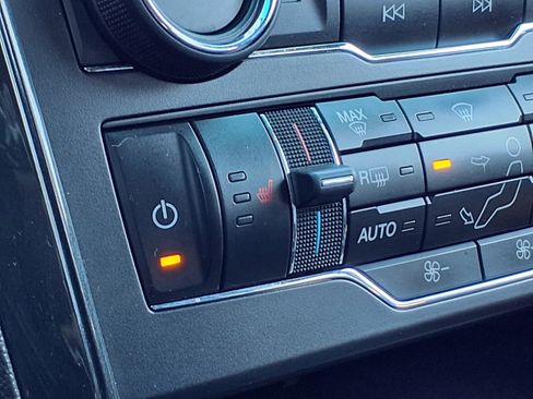 Used 2017 Ford Explorer XLT w/ Equipment Group 202A image 5