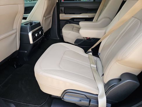 Used 2024 Ford Expedition Limited image 18