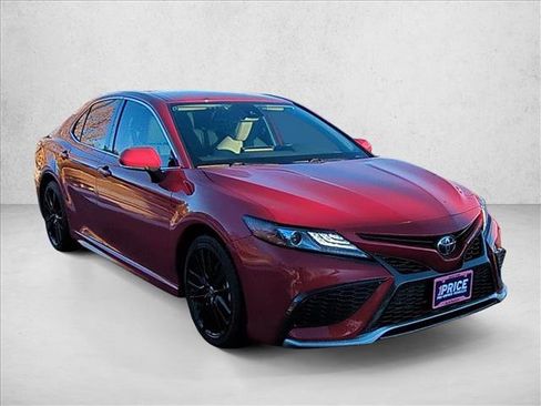 Used 2022 Toyota Camry XSE image 3