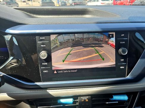 Used 2024 Volkswagen Taos SE image 25