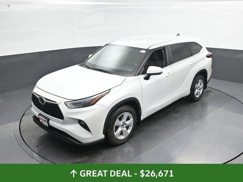Used 2023 Toyota Highlander LE image 44