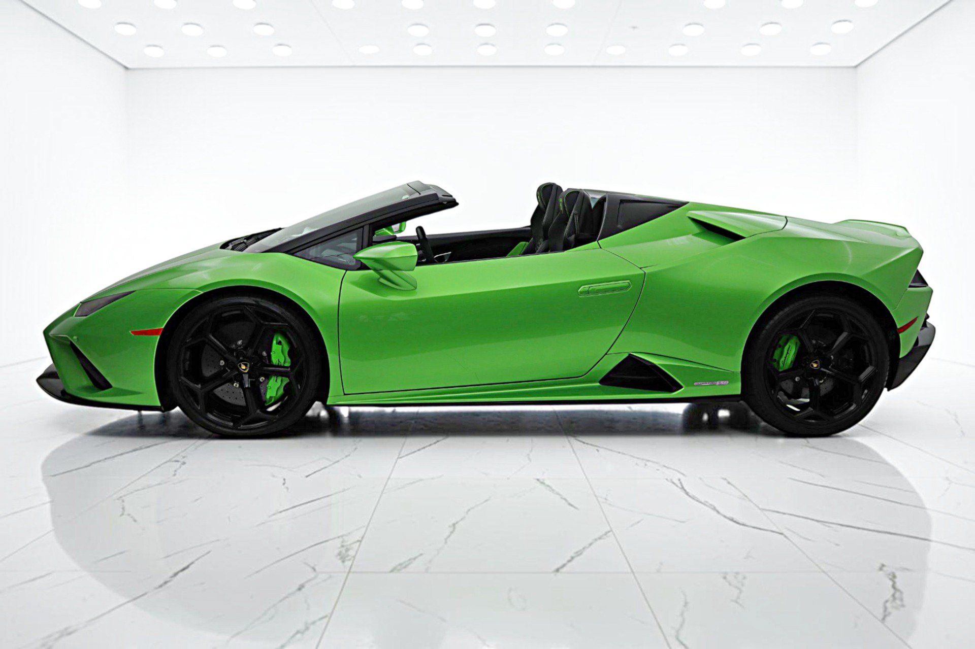 Used 2023 Lamborghini Huracan EVO RWD image 3