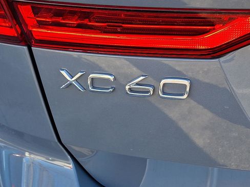 Certified 2023 Volvo XC60 B5 Plus w/ Climate Package image 29