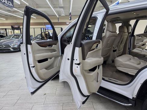 Used 2016 Cadillac Escalade 4WD image 18
