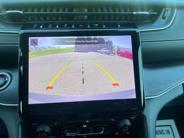 Used 2023 Jeep Grand Cherokee L Limited w/ Trailer Tow Group (B) AWD/4WD image 22