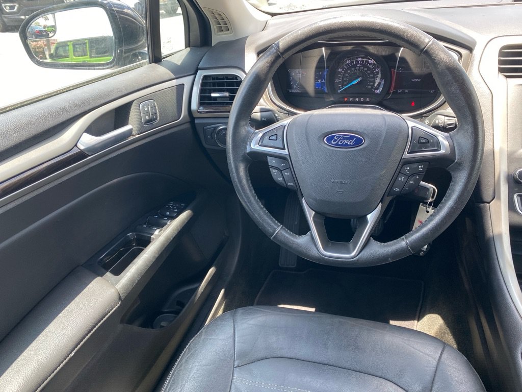 Used 2016 Ford Fusion SE w/ Equipment Group 202A FWD image 18