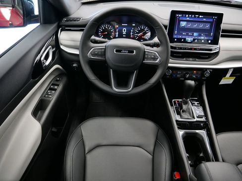 New 2025 Jeep Compass Limited image 12
