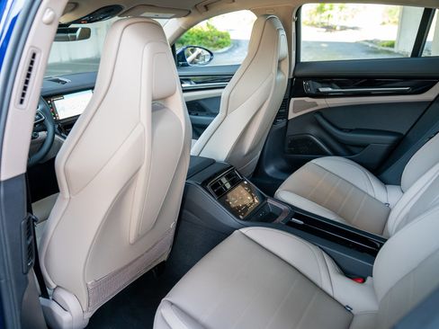 Certified 2025 Porsche Panamera 4 AWD/4WD image 23