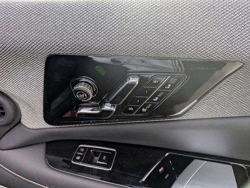 New 2025 Cadillac Optiq Luxury 2 image 32