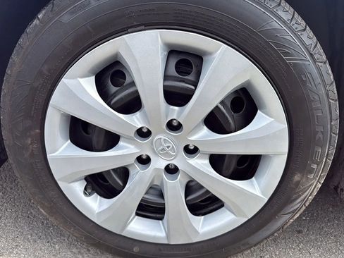 Used 2021 Toyota Corolla LE w/ Carpet Mat Package (TMS) image 11