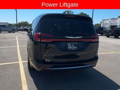 Used 2025 Chrysler Pacifica Select FWD image 7