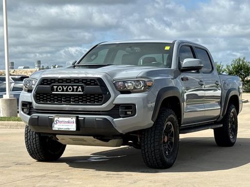 Used 2017 Toyota Tacoma TRD Pro AWD/4WD image 3