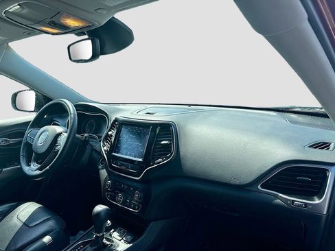 Used 2019 Jeep Cherokee Limited w/ Technology Group AWD/4WD image 29