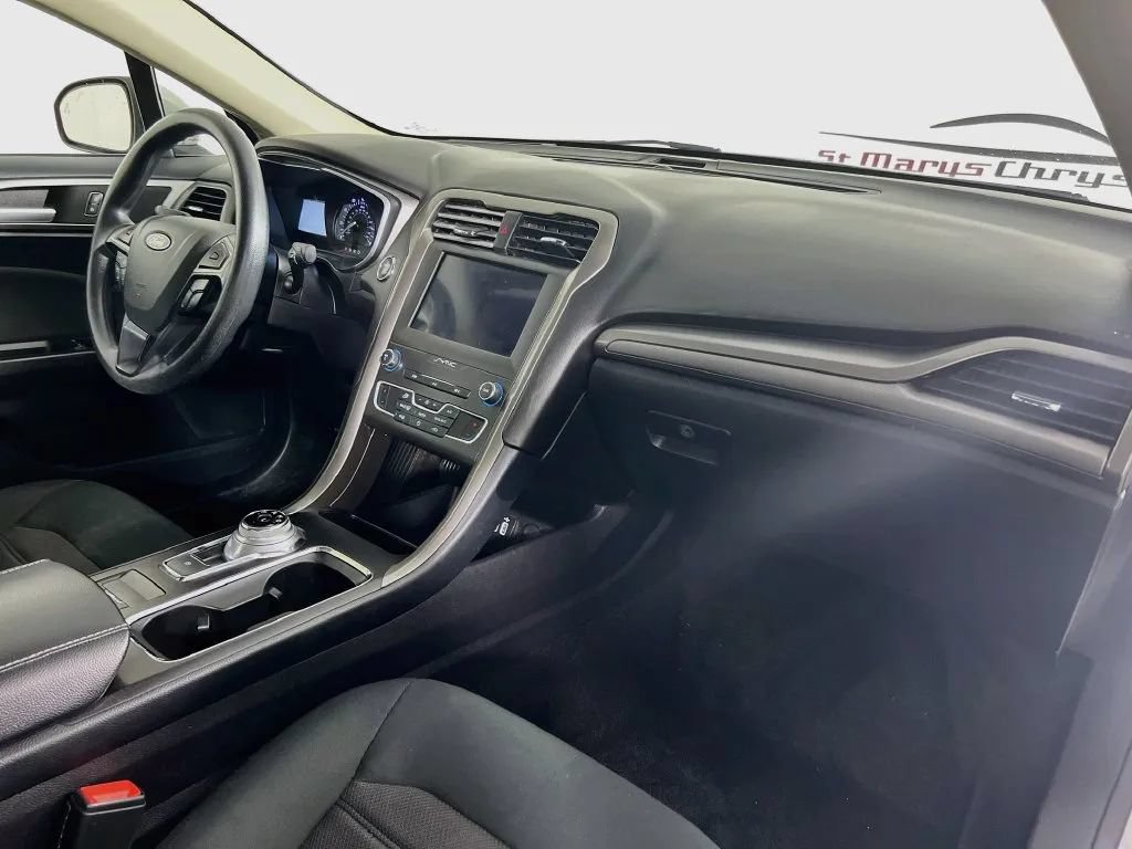 Used 2019 Ford Fusion SE FWD image 28