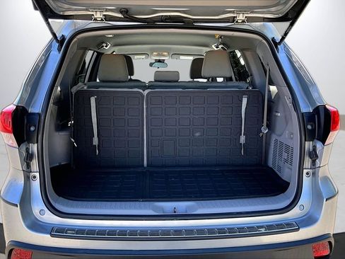 Used 2019 Toyota Highlander LE w/ Protection Package #3 AWD/4WD image 25