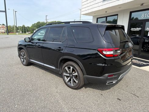 Used 2025 Honda Pilot Touring image 6