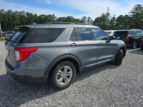 Certified 2021 Ford Explorer XLT w/ Equipment Group 202A RWD image 5