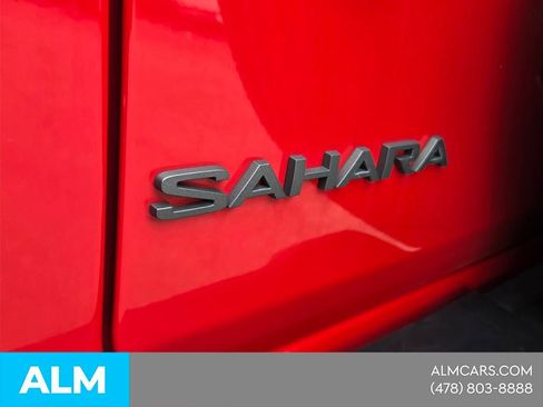 Used 2025 Jeep Wrangler Unlimited Sahara AWD/4WD image 13