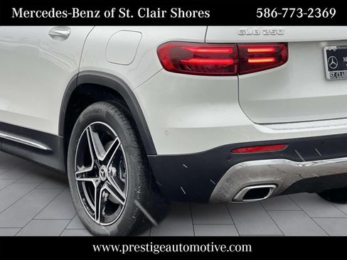 Used 2026 Mercedes-Benz GLB 250 4MATIC image 4