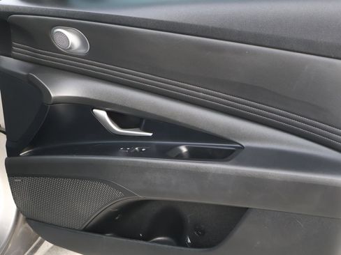 Used 2023 Hyundai Elantra Limited image 14