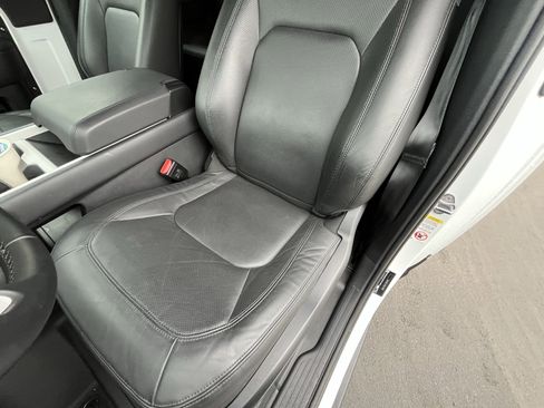 Used 2025 Land Rover Defender 90 S image 17