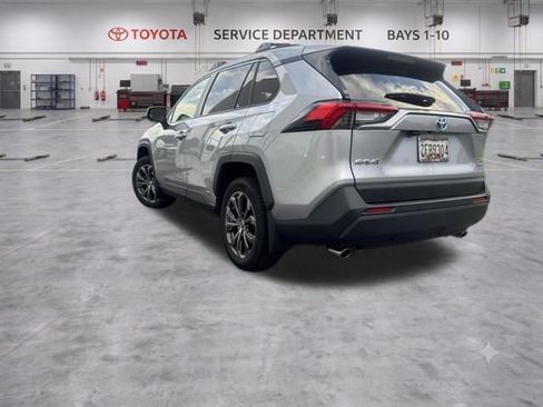 Used 2022 Toyota RAV4 XLE Premium AWD/4WD image 6