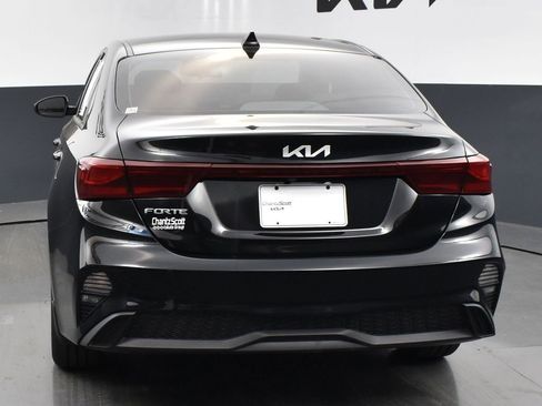 Certified 2022 Kia Forte LXS FWD image 5