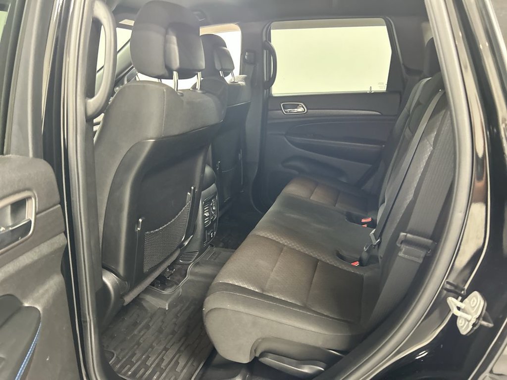 Used 2018 Jeep Grand Cherokee Laredo AWD/4WD image 19