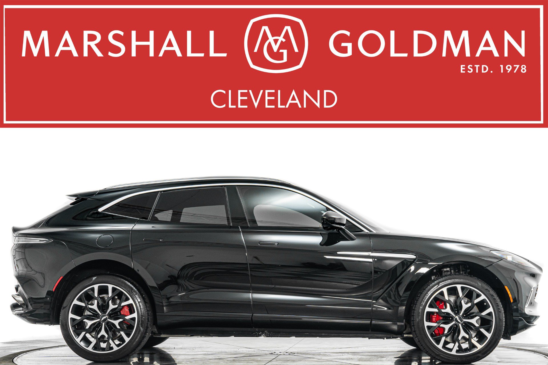 Used 2021 Aston Martin DBX AWD/4WD image 1