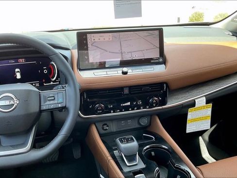 New 2026 Nissan Rogue Platinum image 4