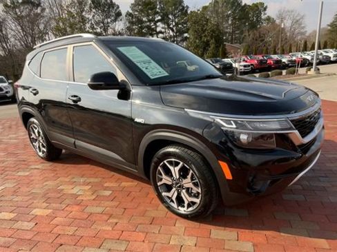 Used 2023 Kia Seltos EX image 3