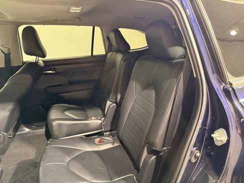 Used 2023 Toyota Highlander XLE AWD/4WD image 21