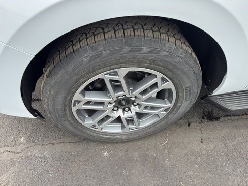 New 2025 Ford Expedition Active image 7