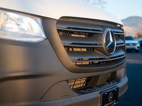 Used 2025 Mercedes-Benz Sprinter 2500 image 15