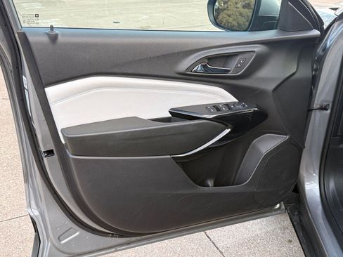 Used 2025 Chevrolet Trax LT w/ LT Convenience Package image 18