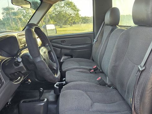 Used 2004 GMC Sierra 2500 W/T image 11