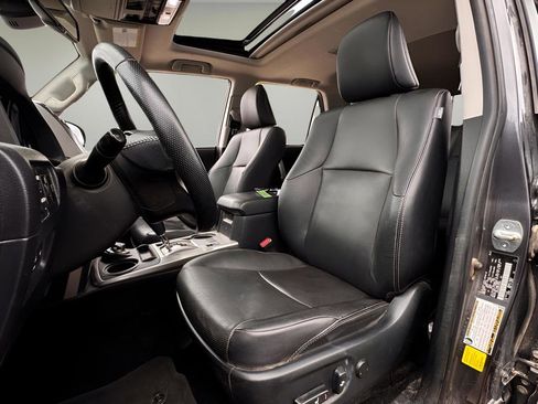Used 2023 Toyota 4Runner Limited AWD/4WD image 7
