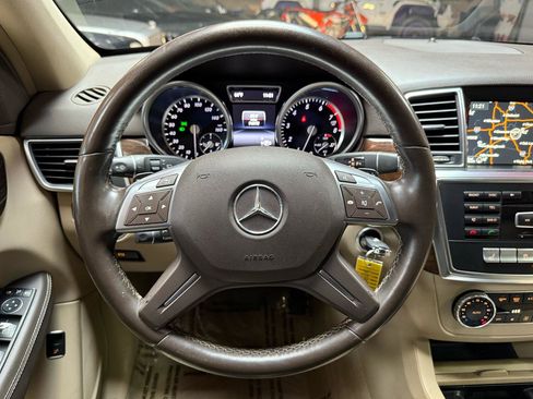 Used 2014 Mercedes-Benz ML 350 4MATIC w/ Premium 1 Package image 12