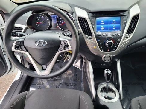 Used 2015 Hyundai Veloster image 14
