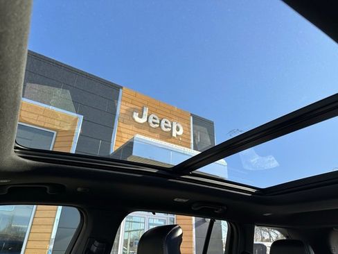 Used 2023 Jeep Grand Cherokee Overland w/ Luxury Tech Group IV image 41