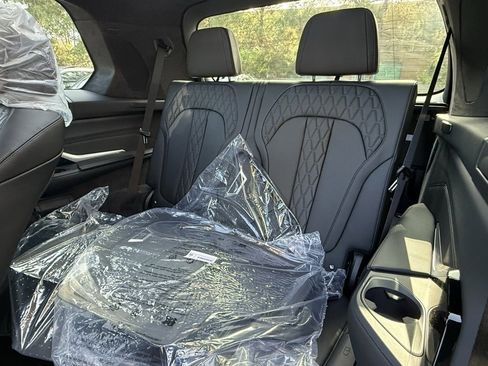 New 2026 BMW X7 M60i image 31