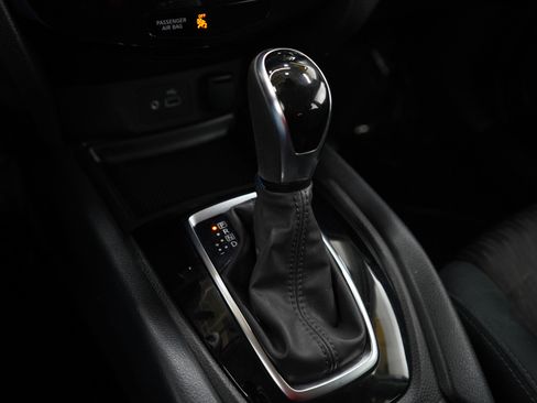 Used 2019 Nissan Rogue S AWD/4WD image 21