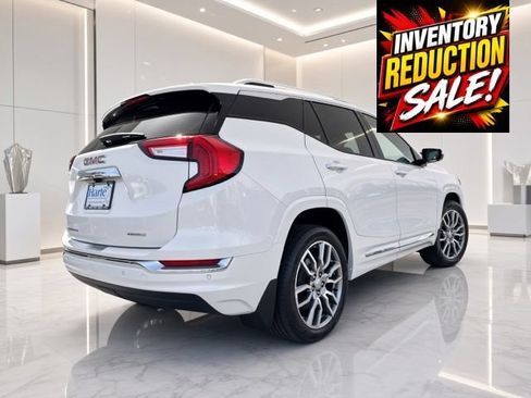 Used 2023 GMC Terrain Denali w/ Denali Premium Package AWD/4WD image 7